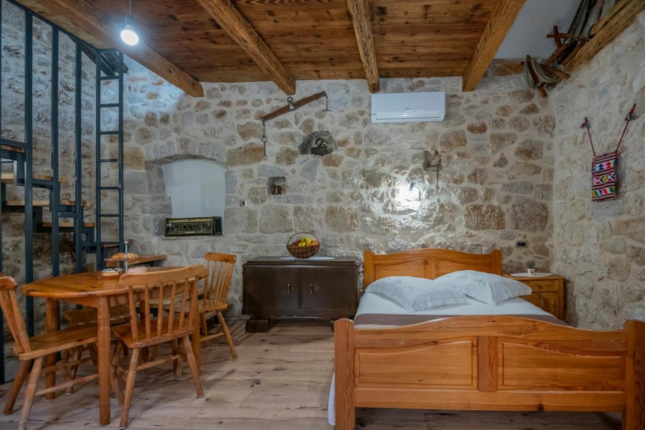 The Old Stable 1861 Villa Имотски Екстериор снимка
